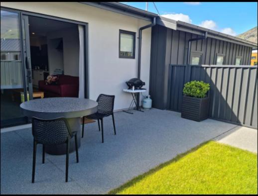 Guest House On Sapphire Wanaka Exterior photo